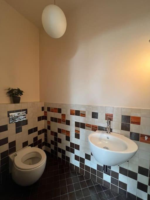 Old Town Apartment With Free Parking فيلنيوس المظهر الخارجي الصورة